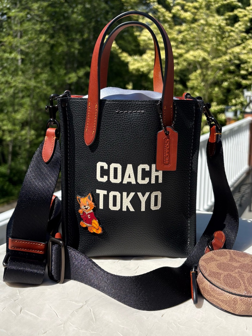 COACH Relay Tote Bag 17 With Coach Tokyo Graphic & Fox Pin CZ215 - Picture 16 of 16